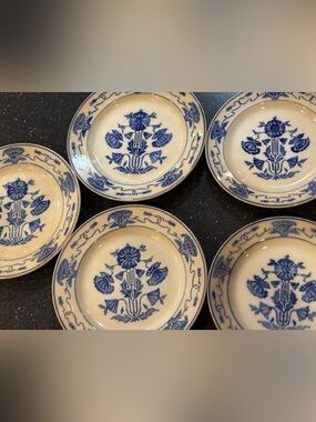 Villeroy & Boch Blue and Cream Floral 3 Dinner Plates, 2 smaller